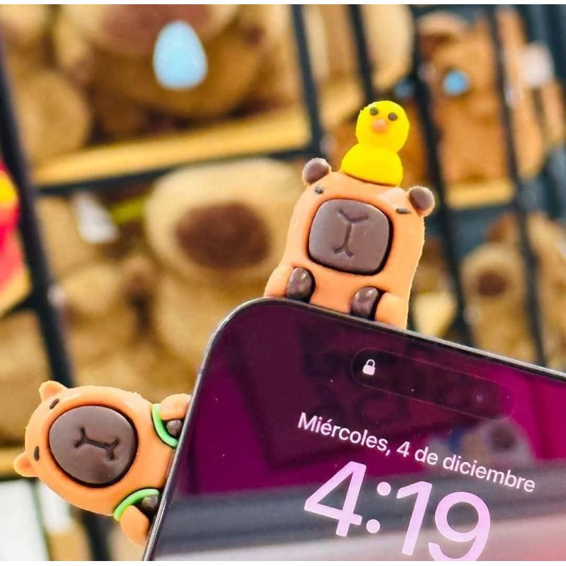 Muñeco Sorpresa Adorno de Celular o PC Capibara